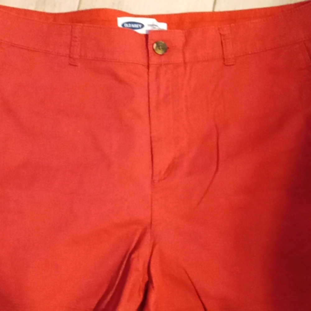 Old Navy Women's Coral Shorts - Picture 2 of 5